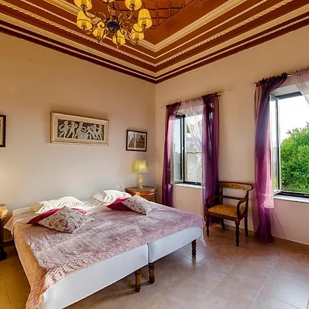 Aparthotel Kristina's 2*