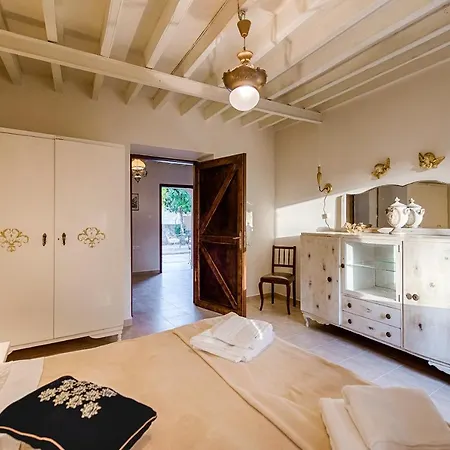 Kristina's Aparthotel