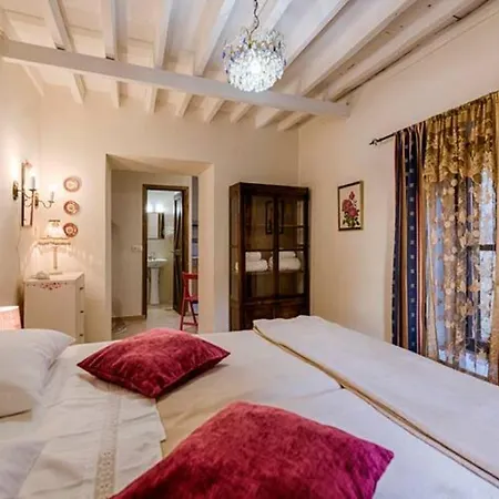 Aparthotel Kristina's 3*